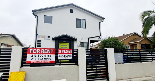 Building Photo - 84(142-144 1/2) Unit 84(142F)