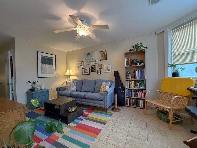 Photo - 3441 N Oakley Ave Unit G