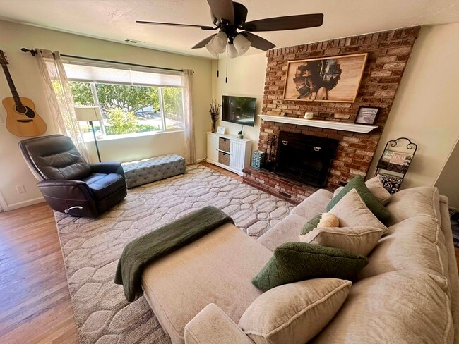 Building Photo - 3412 Flamingo Dr Rental