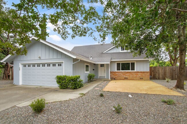 Photo - 4 Bedroom 2 Bathroom - Freshly Remodeled Available for Immediate Move-In