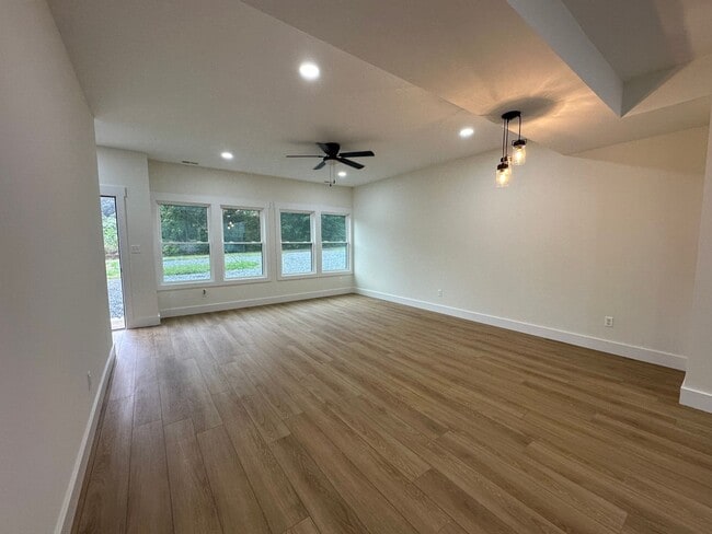 Photo - Gorgeous townhome on Candlers Mt! Close to LU.