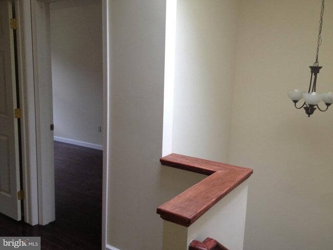 Building Photo - 228 Arch St Unit 3F