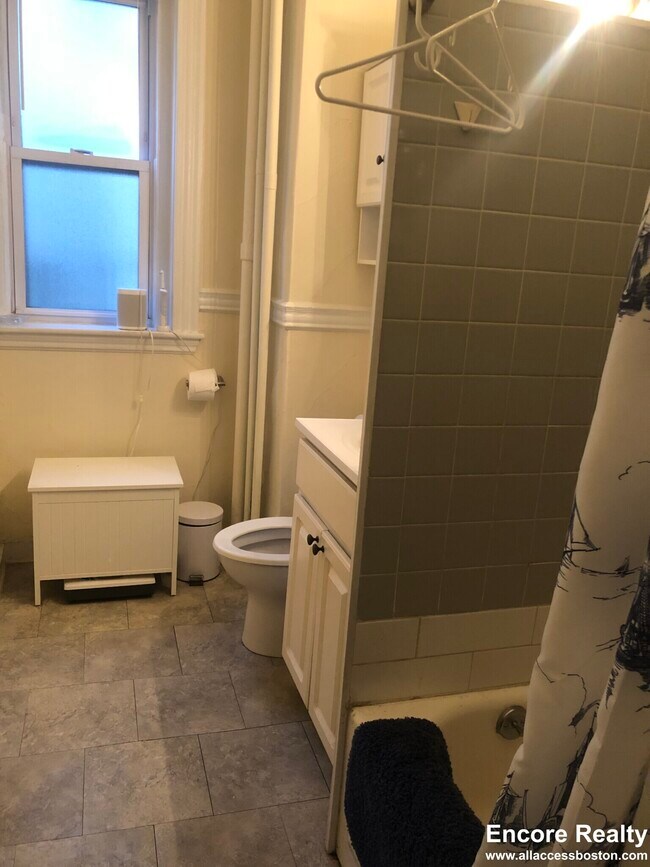 Photo - 360 Riverway Unidad 23