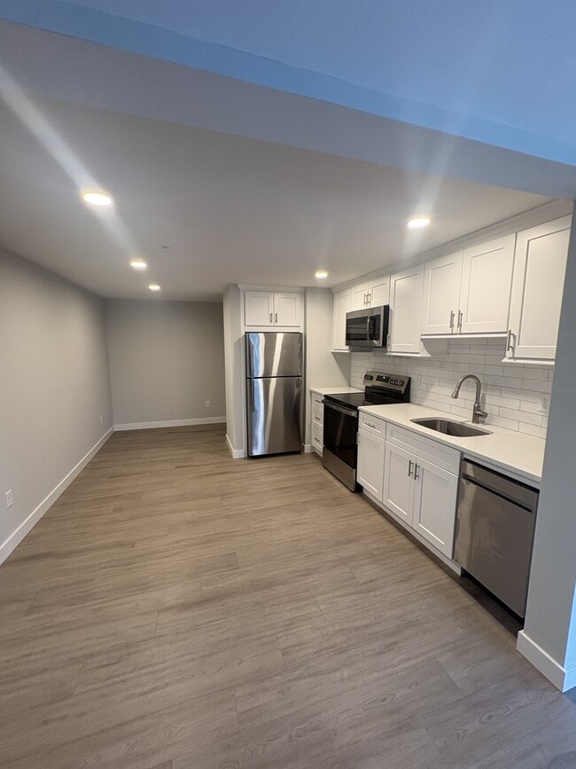 Building Photo - 32 Main St