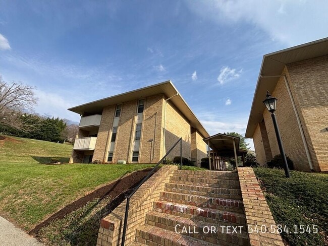 Building Photo - 5260 Crossbow Cir