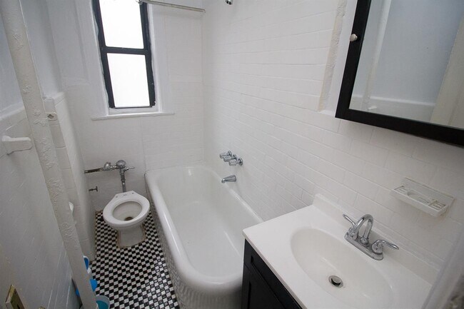 Photo - 740 Empire Blvd Unidad 1A