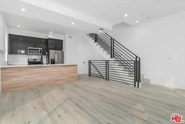 Building Photo - 522 Wilton Pl Rental