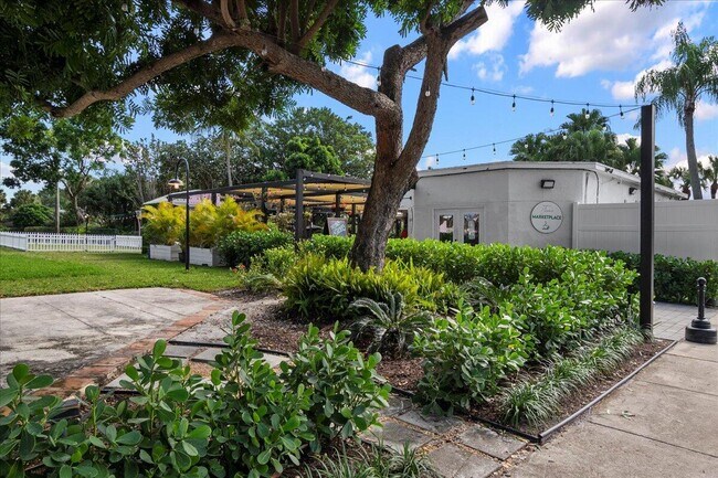 Photo - 11863 Wimbledon Cir Unidad 440