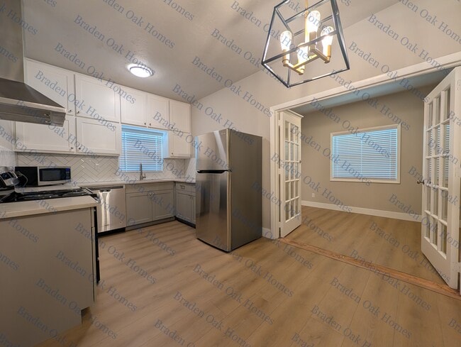 Cocina y comedor - 2608 19th Ave W