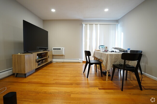 Building Photo - 116 Tremont St Unit 206 Rental