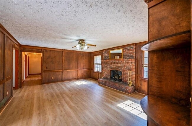 Photo - 4967 Macland Rd