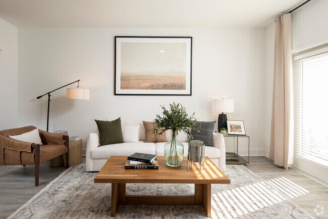 1 BR 1 BA, 819 SF