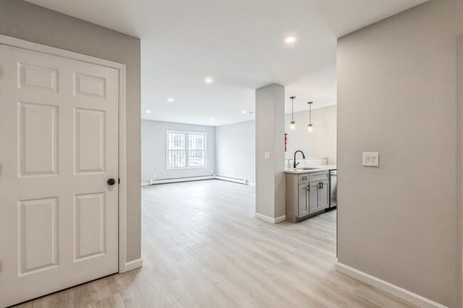 Building Photo - 260 Randolph Ave Unit 2