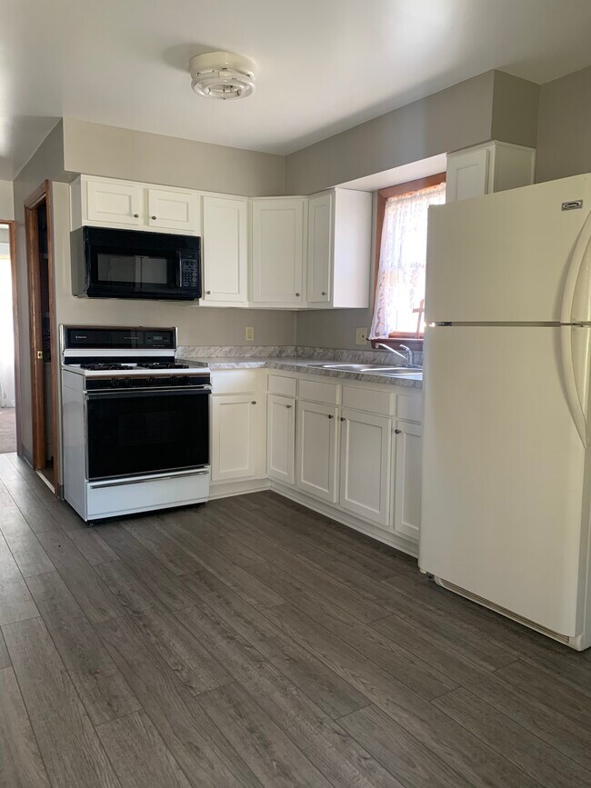 260 S Meridian Rd Rental For Rent in Youngstown, OH