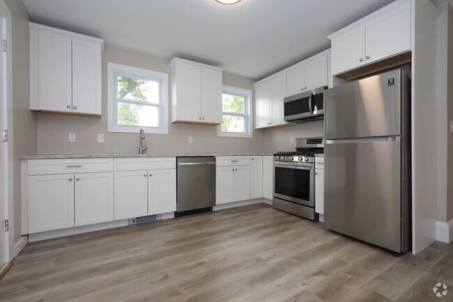 Building Photo - 21 Wells Pl Unit 2 Rental