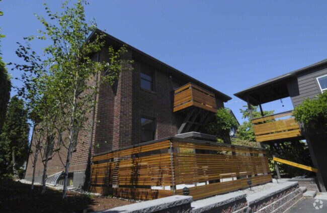 Building Photo - 2114 7th Ave W Unit 3 Rental