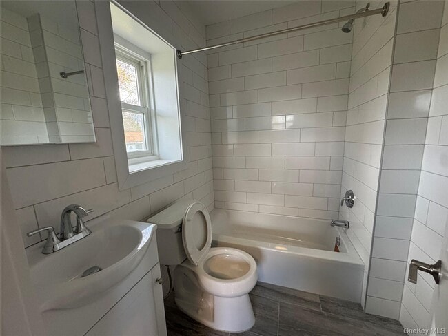 Photo - 325-329 Patchogue Yaphank Rd