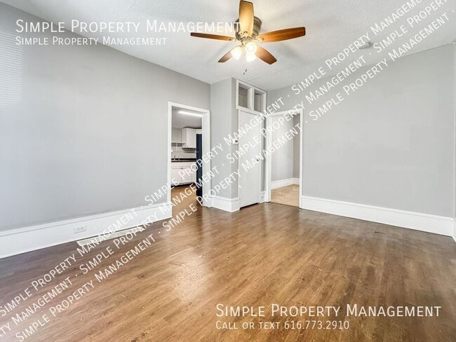 Photo - 156 Carrier St NE