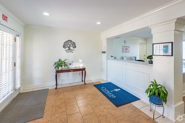 Vestíbulo de la oficina de arrendamiento - Oak Alley Apartments