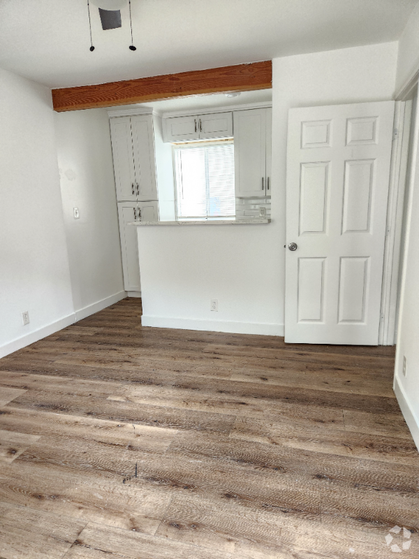 Building Photo - 1286 S Plymouth Blvd Unit 1288 Rental