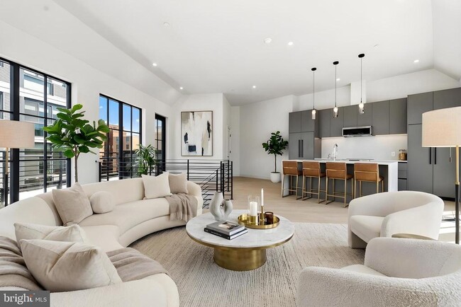 Building Photo - 2121 Ward Pl NW Unit PH601