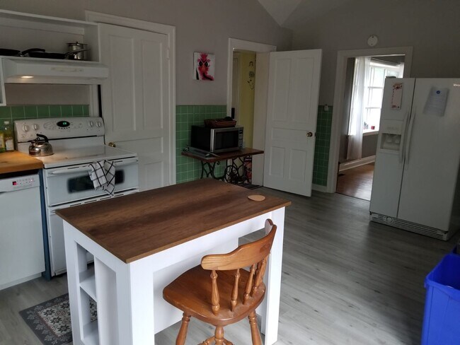 Photo - 664 Olde Victoria St