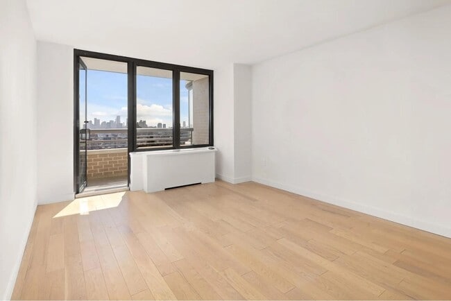 Photo - 330 E 38th St