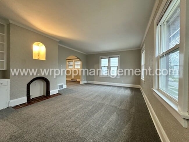 Building Photo - 2415 Georgetown Ave Unit Upper Rental