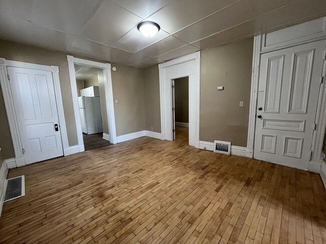 Photo - 904-906 Burr St Unit 906-1