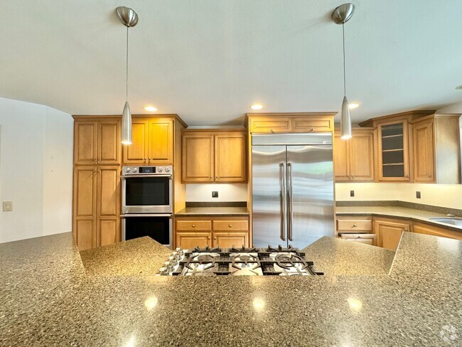 Building Photo - Beautiful 4Bd/2Ba Home In Huntington Beach