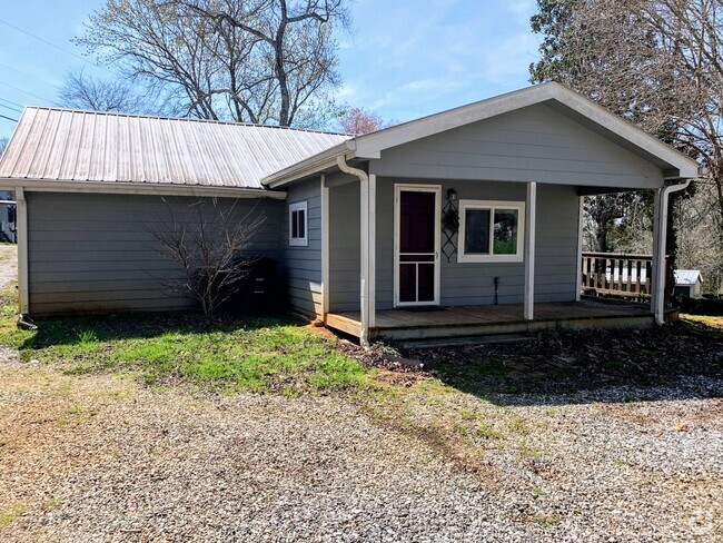 Building Photo - Available May 2025 | 2 Bedroom Bungalow | ... Rental