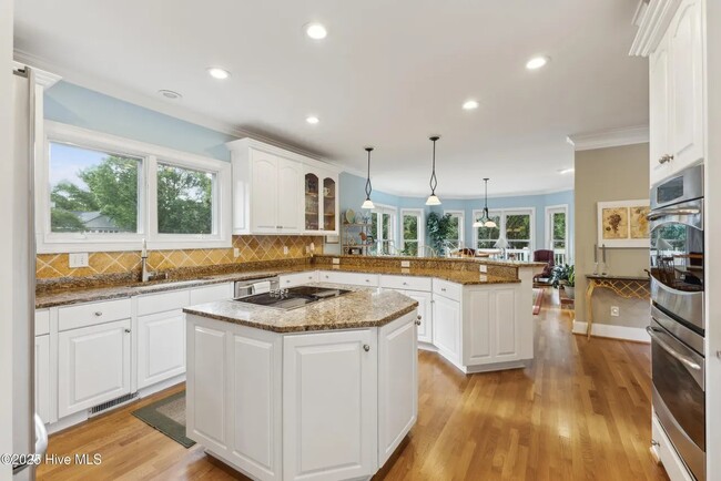 Photo - 8700 Thornblade Cir