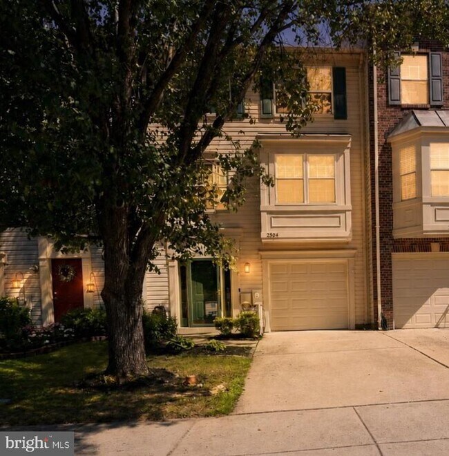 2504 Smoketree Ln