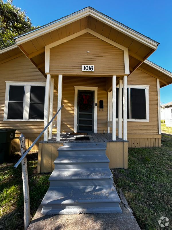 Building Photo - 1016 S 29th St Rental
