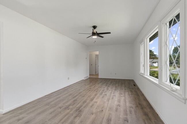 Photo - 18 John Collins Cir