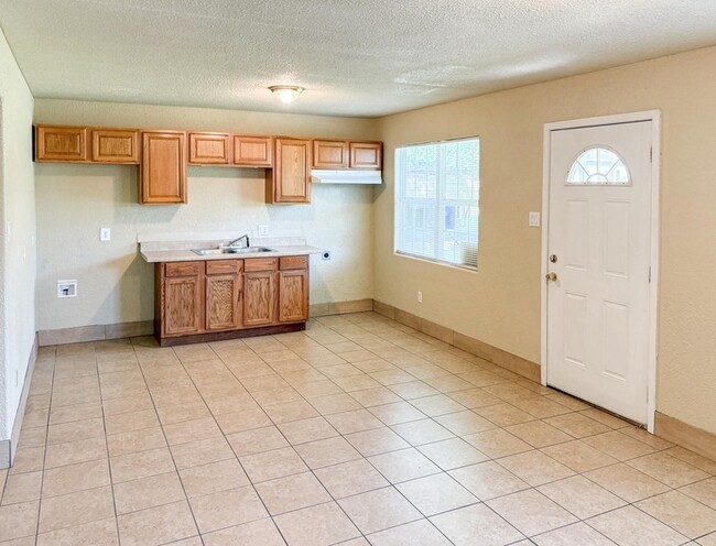 Photo - 3545 Nightingale St
