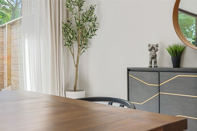 Photo - 1550 Ashway St