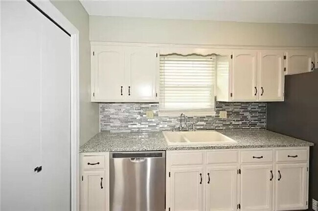 Photo - 1102 Hampton Dr