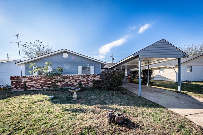 Photo - 911 SW 35th St