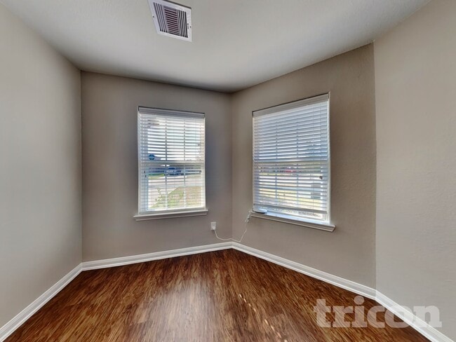 Photo - 2322 Oyster Bay Ave