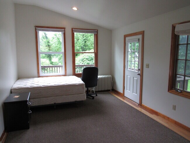 Photo - 480 Quigley Ave