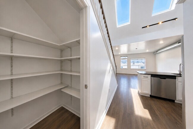 Photo - 6615 Ridge Avenue