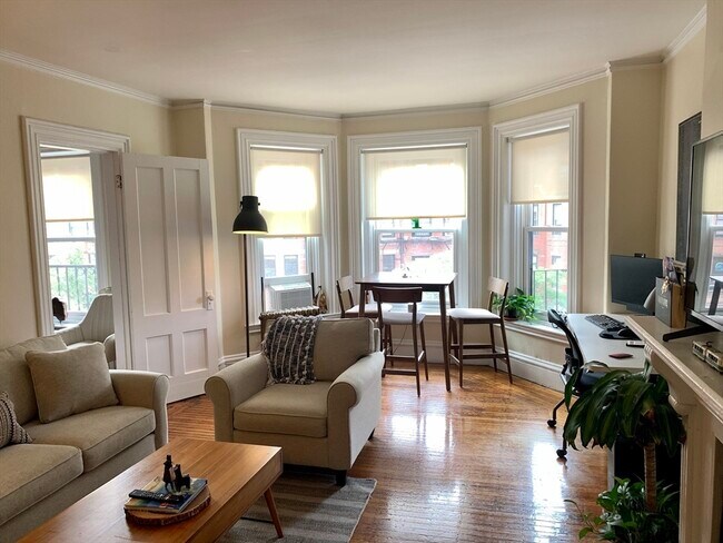 Photo - 217 Newbury St Unidad 3