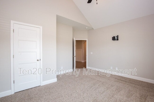 Photo - 9827 Yellow Pine Rd