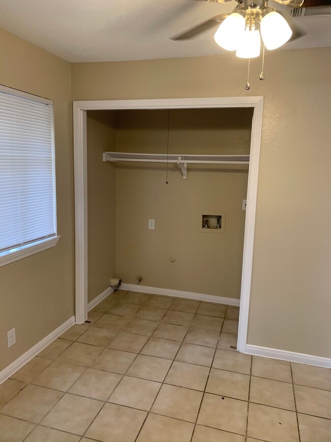 Photo - 301 Hedgewood Dr Unit B