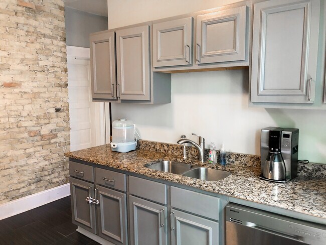 Photo - 519 E Lloyd St Unit Upper