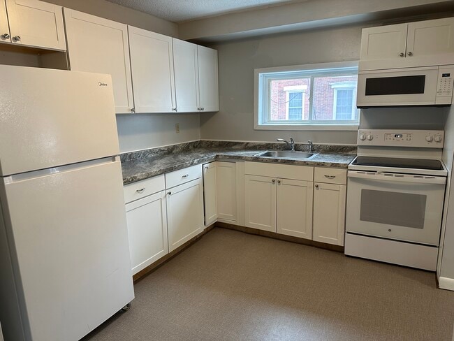 Building Photo - 15 LLC-10 Macomb Unit 3