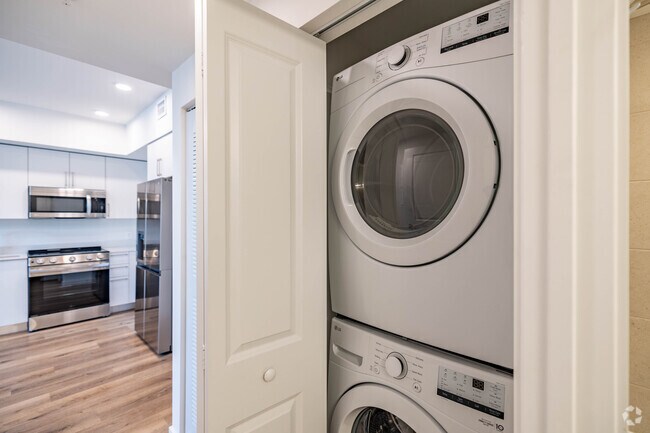 2BR, 2BA - 910SF - Laundry