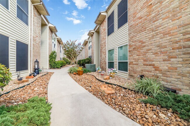 Photo - 2300 Augusta Dr Unidad 24