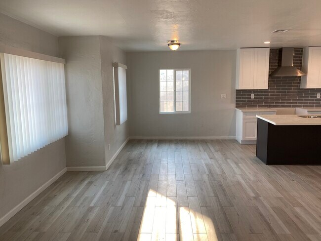 Photo - 1628 E Granada Rd